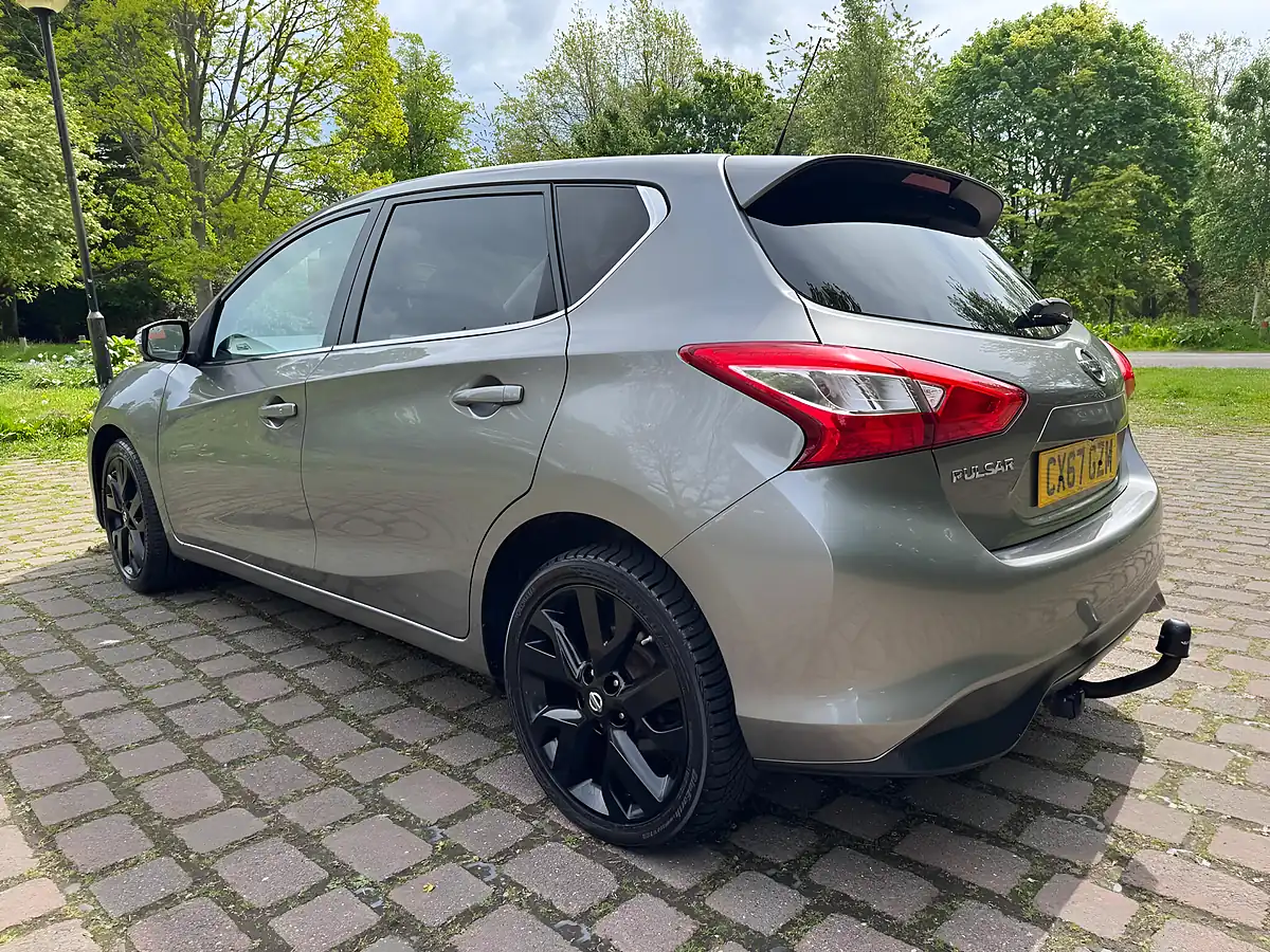 Used 2017 Nissan Pulsar Tekna Grey - Interior and Exterior details 5