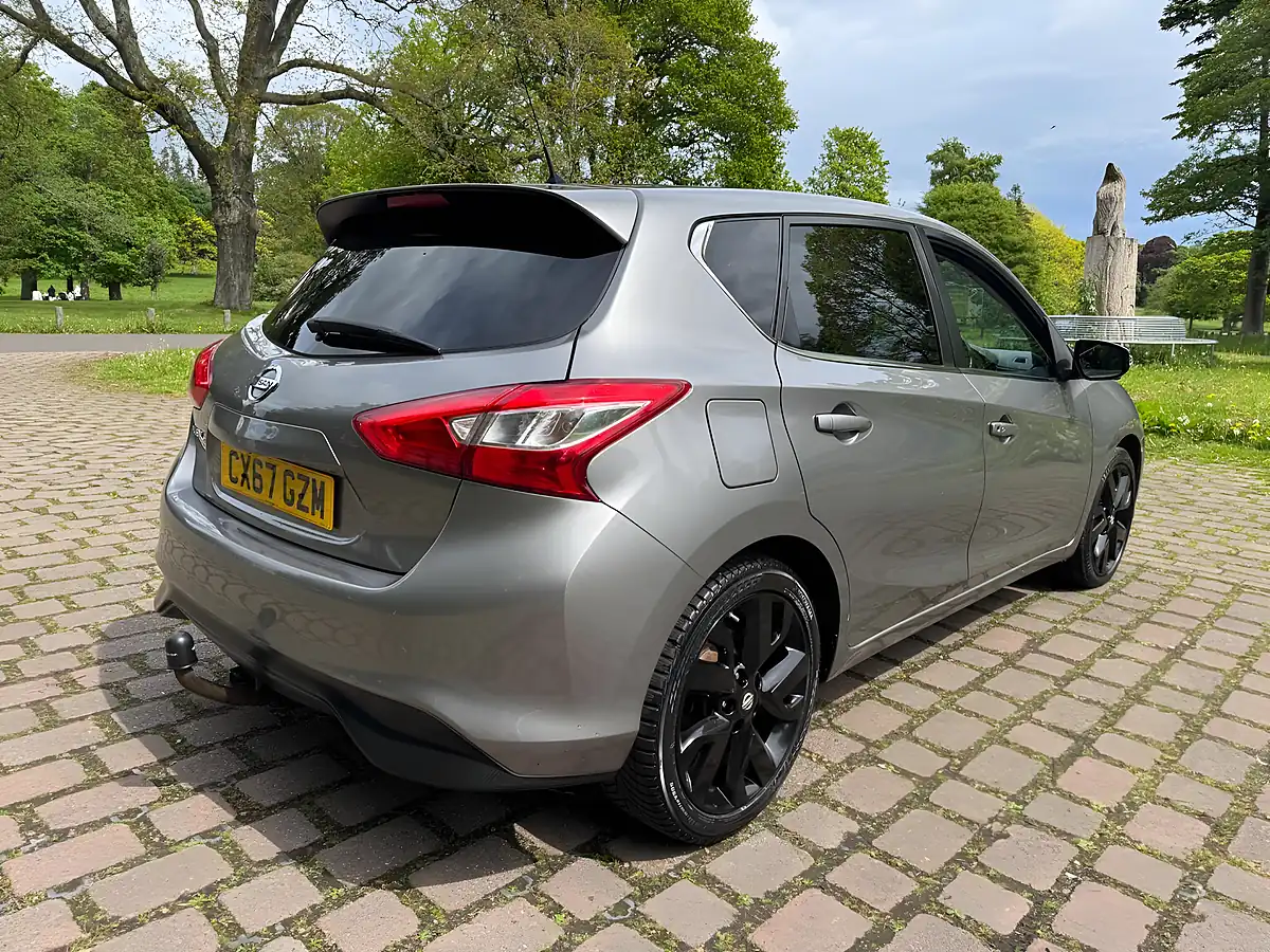 Used 2017 Nissan Pulsar Tekna Grey - Interior and Exterior details 7