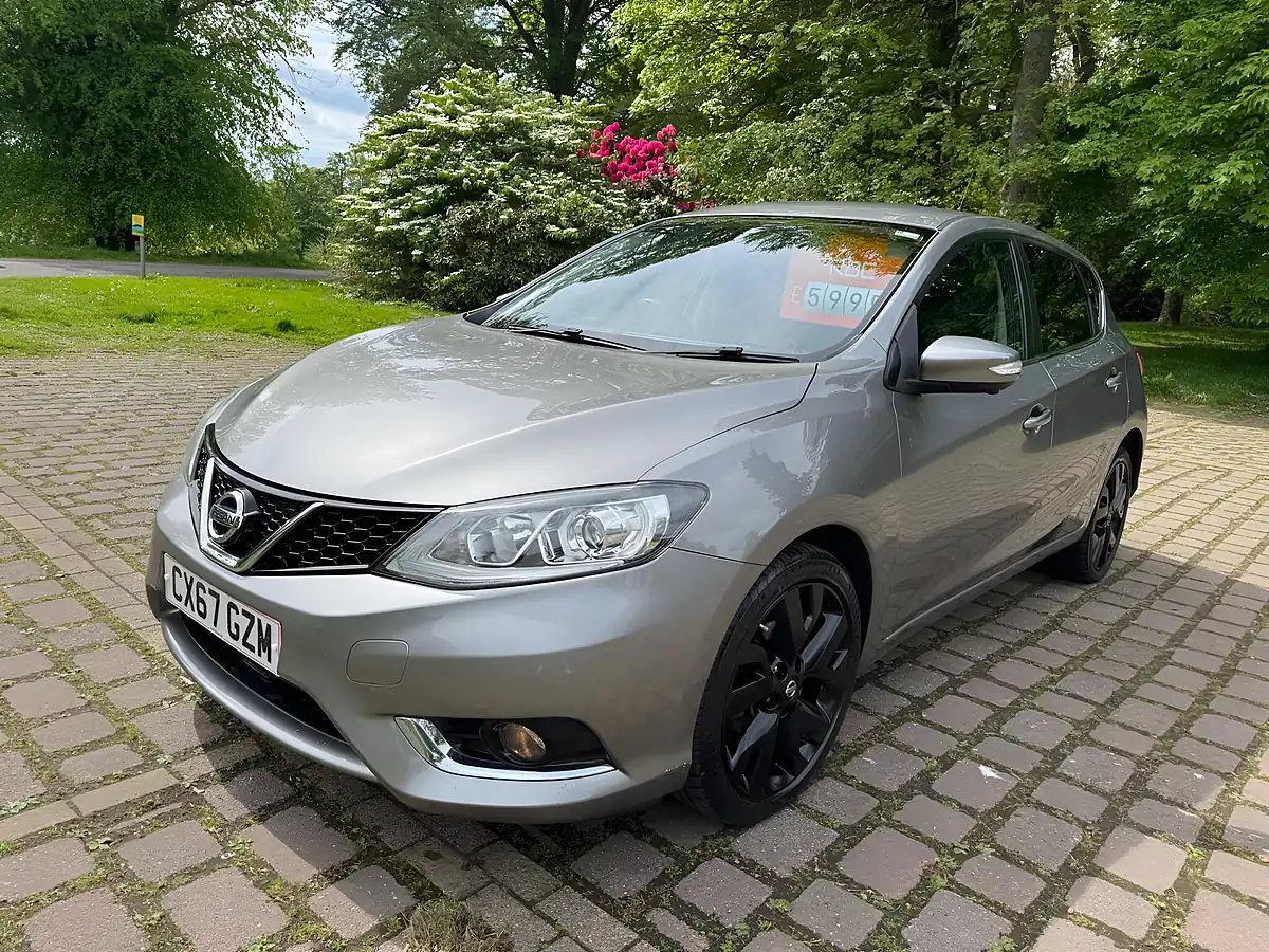 Used 2017 Nissan Pulsar Tekna Grey - Interior and Exterior details 8