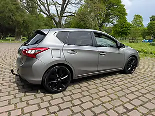 Used 2017 Nissan Pulsar Tekna Grey - Interior and Exterior details 9