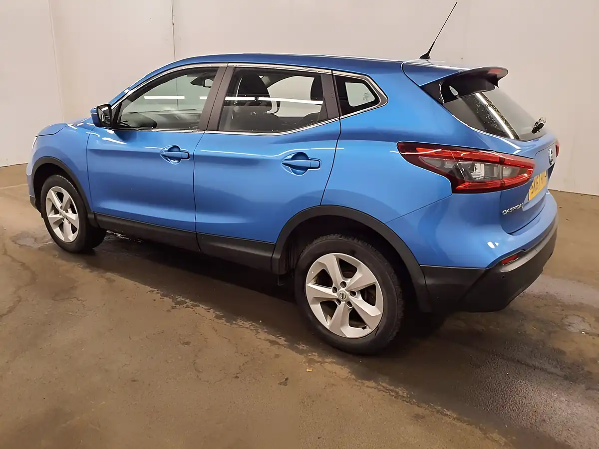 Used 2017 Nissan Qashqai Acenta Blue - Interior and Exterior details 5