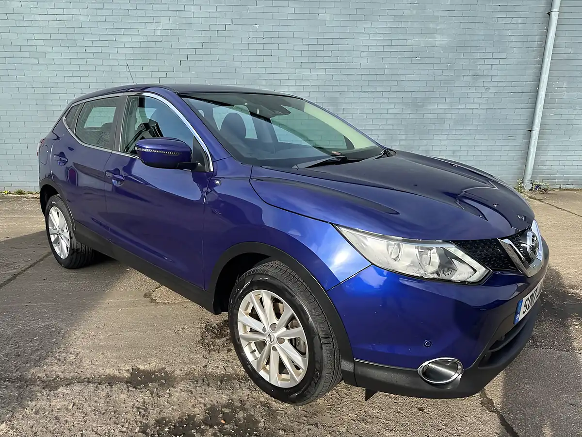 Used 2017 Nissan Qashqai Acenta Blue - Front View