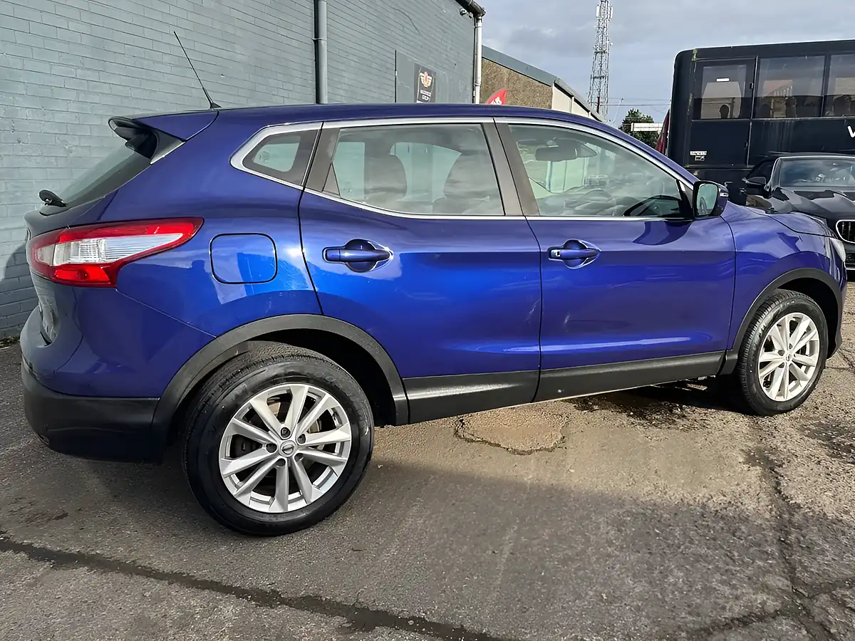 Used 2017 Nissan Qashqai Acenta Blue - Interior and Exterior details 19