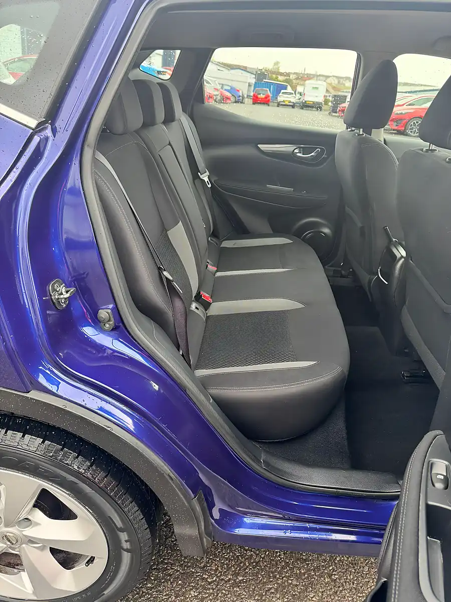 Used 2017 Nissan Qashqai Acenta Blue - Interior and Exterior details 11