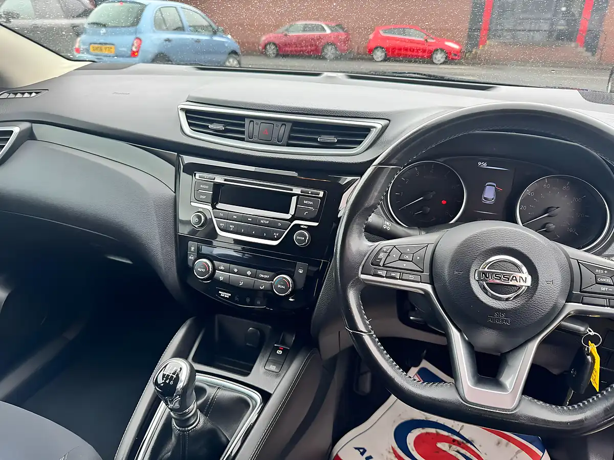Used 2017 Nissan Qashqai Acenta Blue - Interior and Exterior details 13
