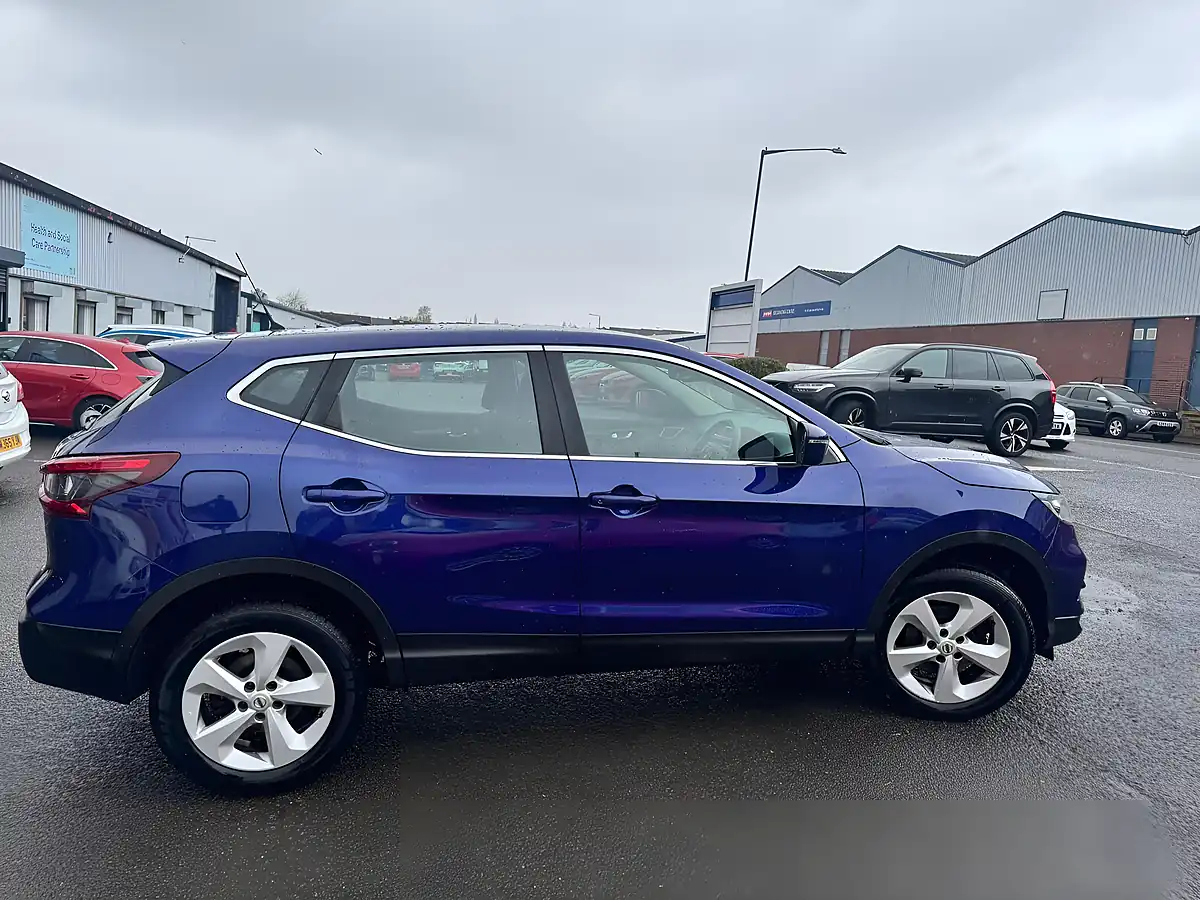 Used 2017 Nissan Qashqai Acenta Blue - Interior and Exterior details 6