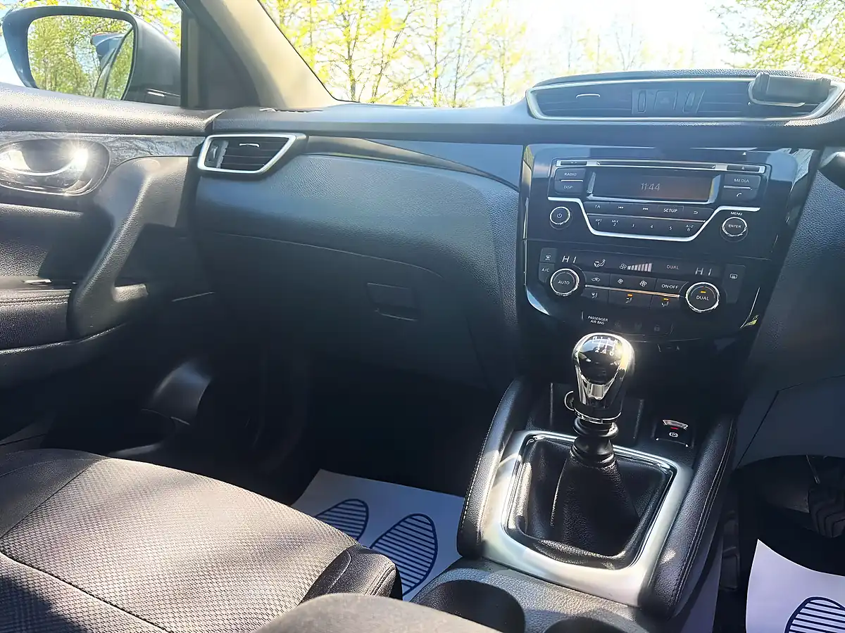 Used 2017 Nissan Qashqai Acenta Grey - Interior and Exterior details 15