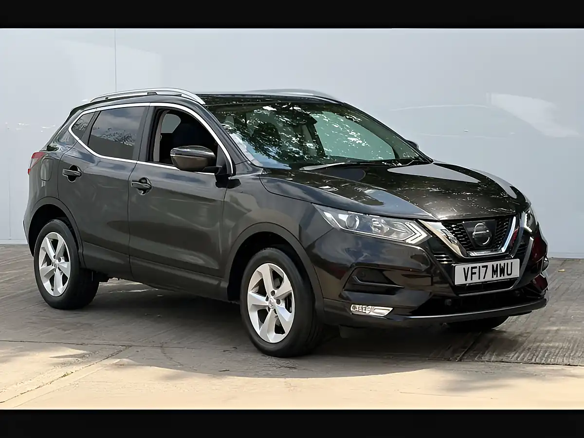 Used 2017 Nissan Qashqai Acenta Pearl Black - Front View
