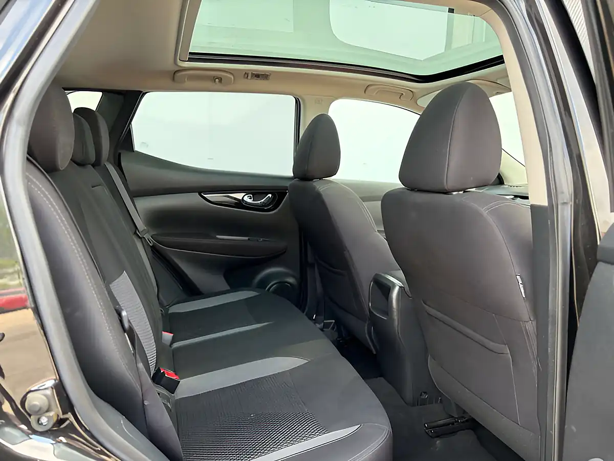 Used 2017 Nissan Qashqai Acenta Pearl Black - Interior and Exterior details 12
