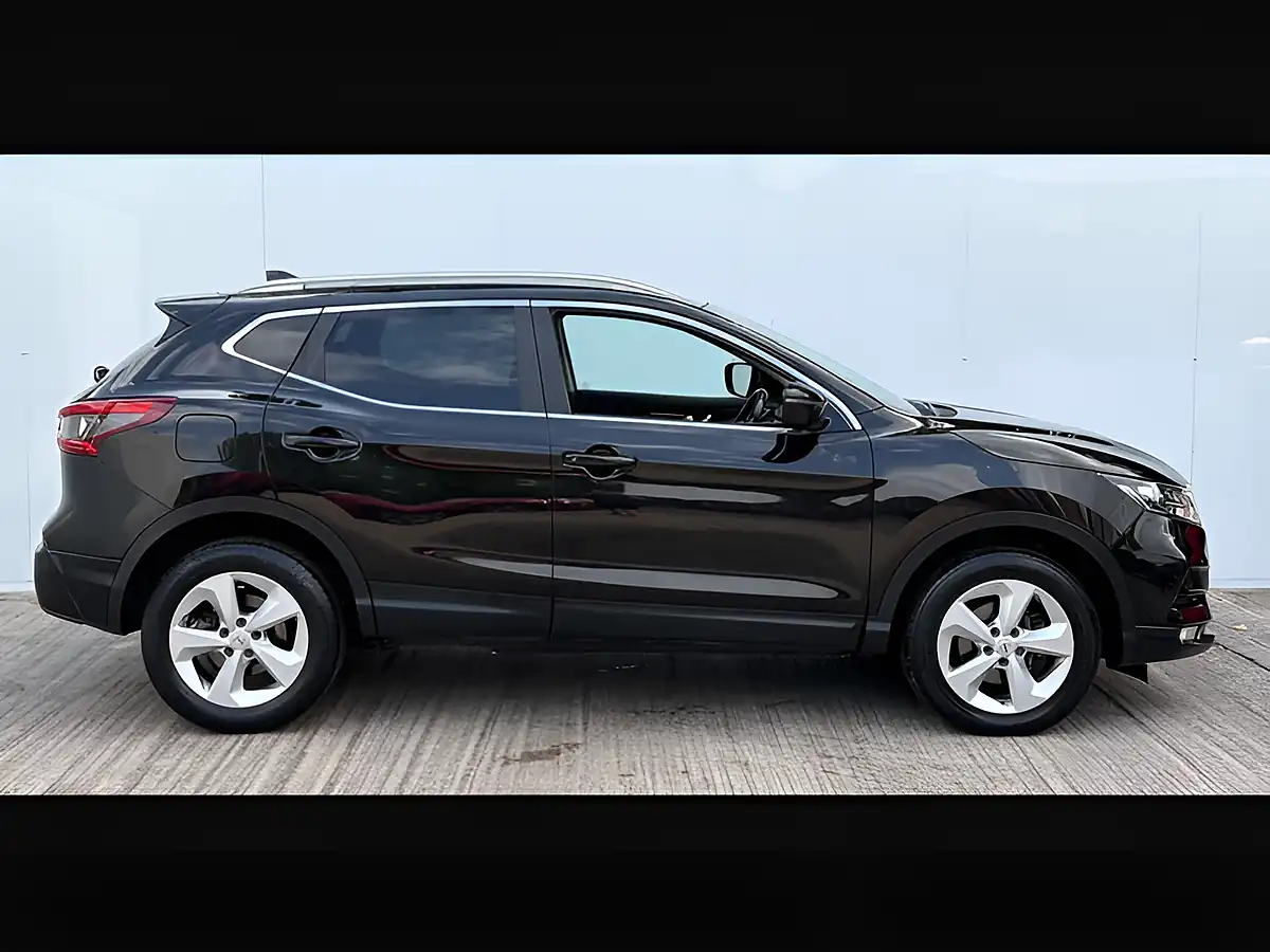Used 2017 Nissan Qashqai Acenta Pearl Black - Interior and Exterior details 2