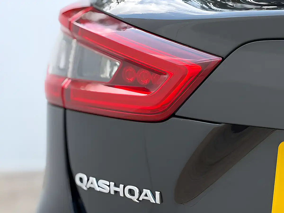 Used 2017 Nissan Qashqai Acenta Pearl Black - Interior and Exterior details 4