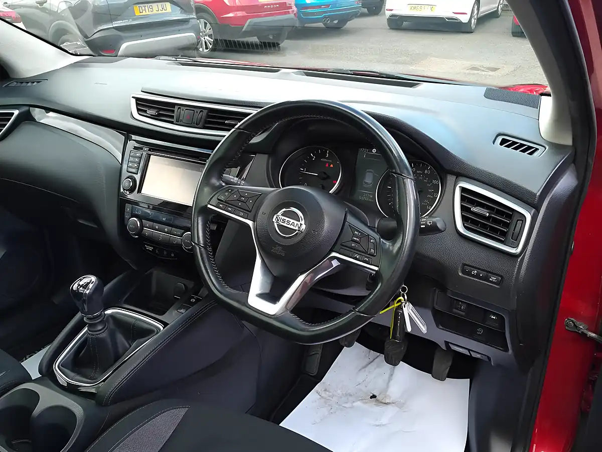 Used 2017 Nissan Qashqai Acenta Red - Interior and Exterior details 11