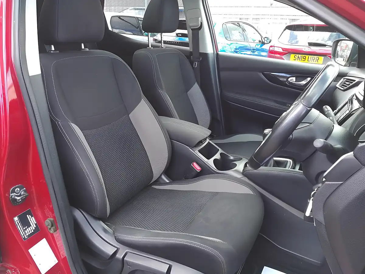 Used 2017 Nissan Qashqai Acenta Red - Interior and Exterior details 12