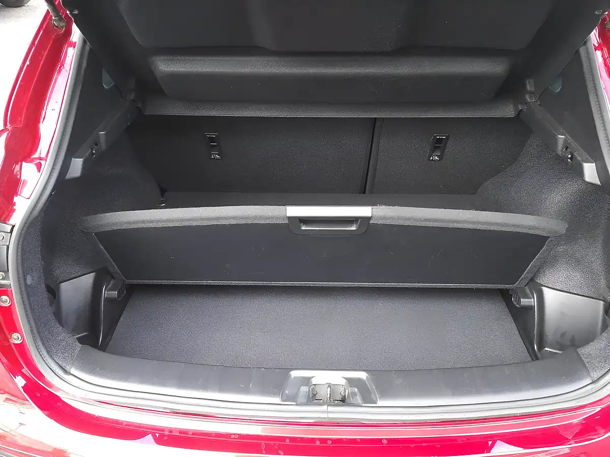 Used 2017 Nissan Qashqai Acenta Red - Interior and Exterior details 18