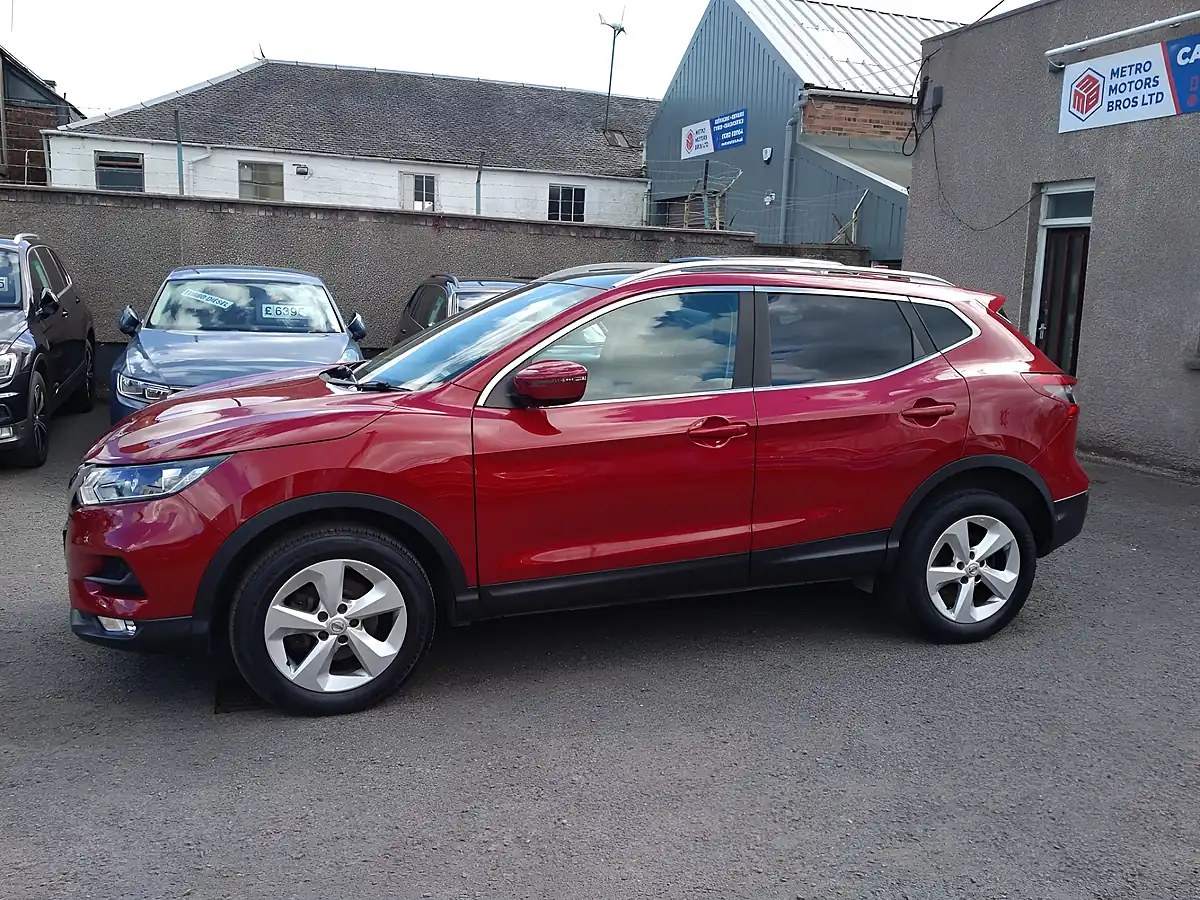 Used 2017 Nissan Qashqai Acenta Red - Interior and Exterior details 2