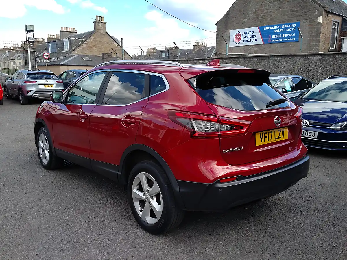 Used 2017 Nissan Qashqai Acenta Red - Interior and Exterior details 4