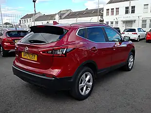 Used 2017 Nissan Qashqai Acenta Red - Interior and Exterior details 5