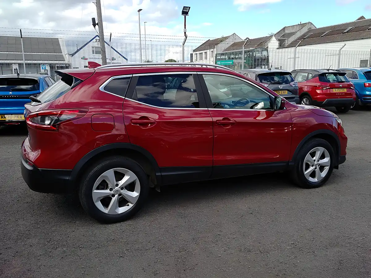Used 2017 Nissan Qashqai Acenta Red - Interior and Exterior details 6