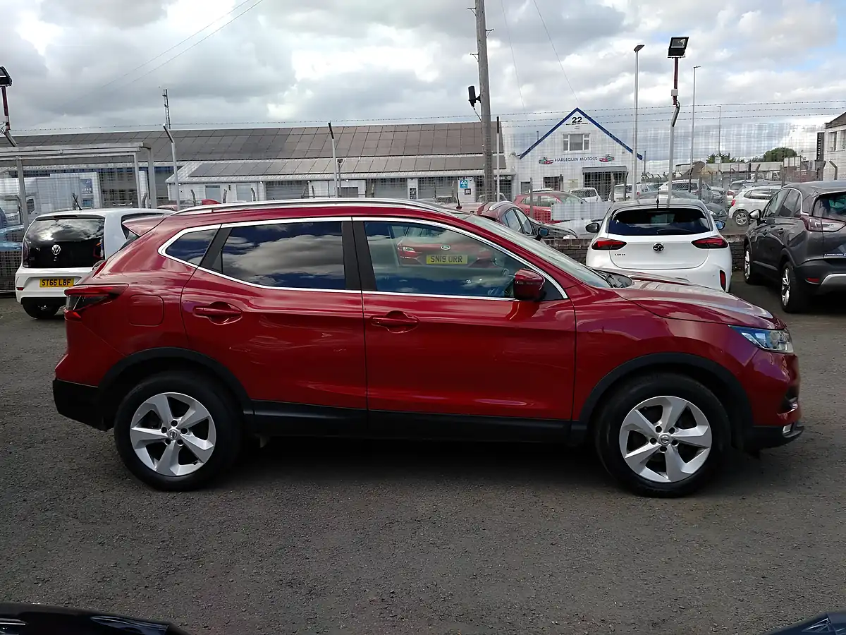 Used 2017 Nissan Qashqai Acenta Red - Interior and Exterior details 7