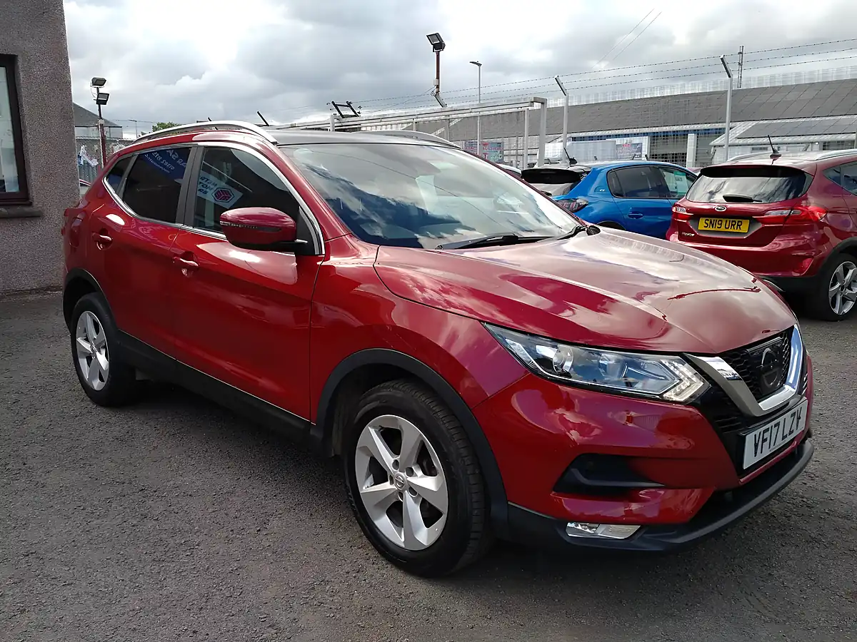 Used 2017 Nissan Qashqai Acenta Red - Interior and Exterior details 8