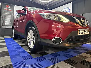 Used 2017 Nissan Qashqai Acenta Red - Interior and Exterior details 10