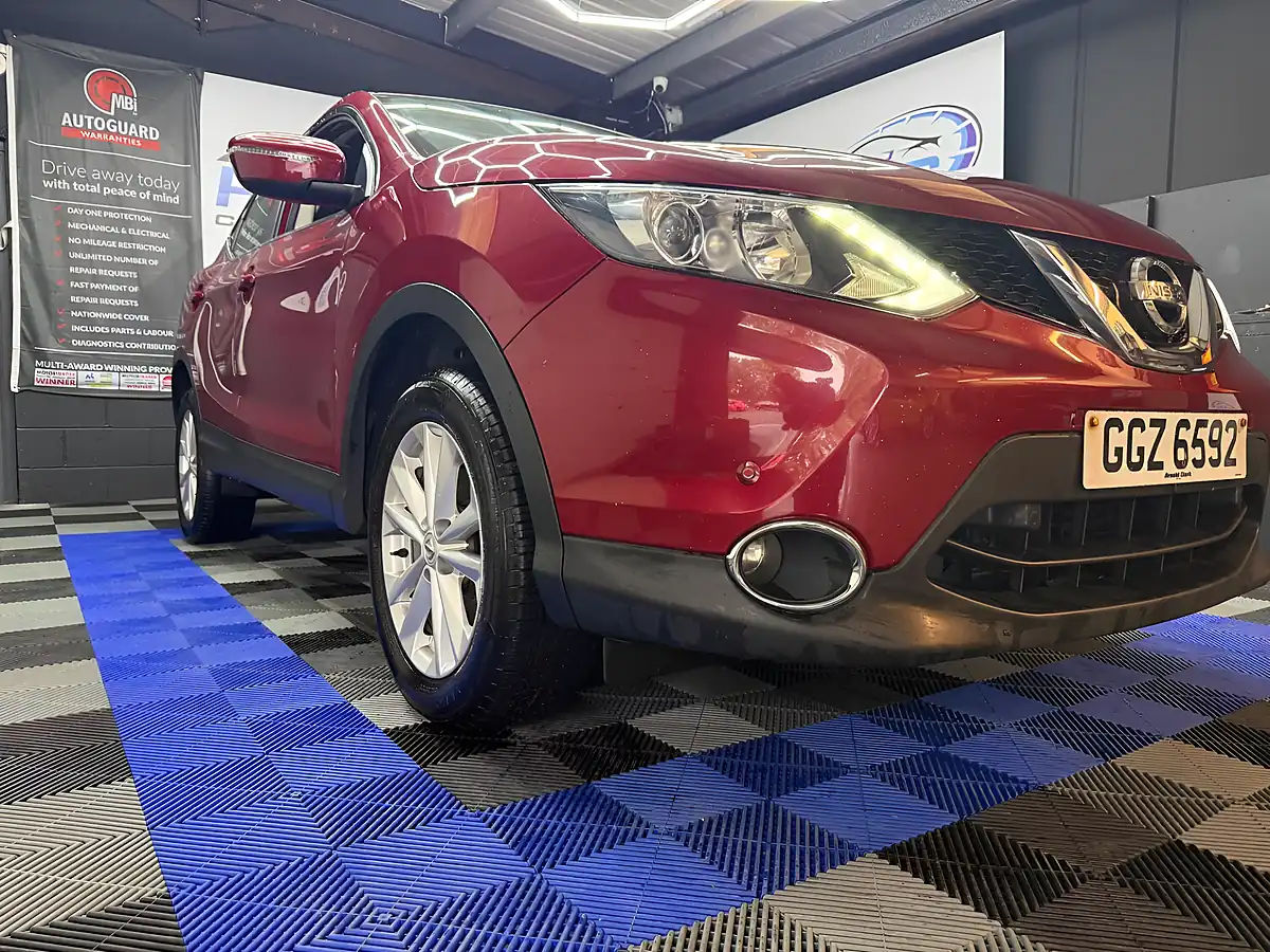Used 2017 Nissan Qashqai Acenta Red - Interior and Exterior details 10