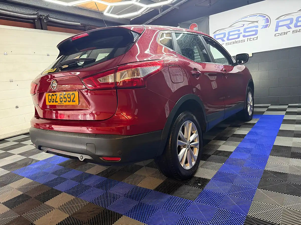 Used 2017 Nissan Qashqai Acenta Red - Interior and Exterior details 11