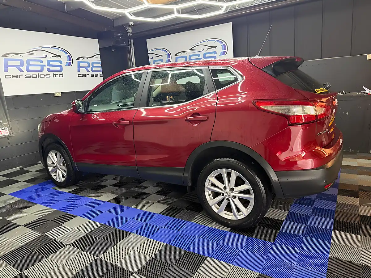 Used 2017 Nissan Qashqai Acenta Red - Interior and Exterior details 12