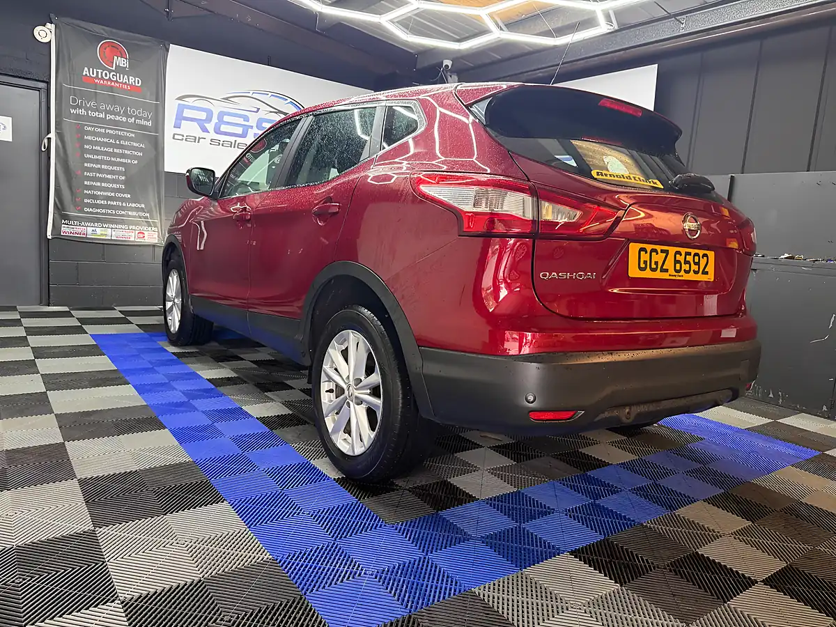 Used 2017 Nissan Qashqai Acenta Red - Interior and Exterior details 13