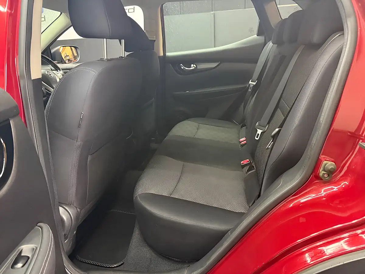 Used 2017 Nissan Qashqai Acenta Red - Interior and Exterior details 14