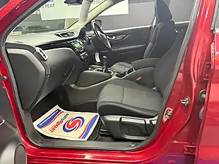 Used 2017 Nissan Qashqai Acenta Red - Interior and Exterior details 15
