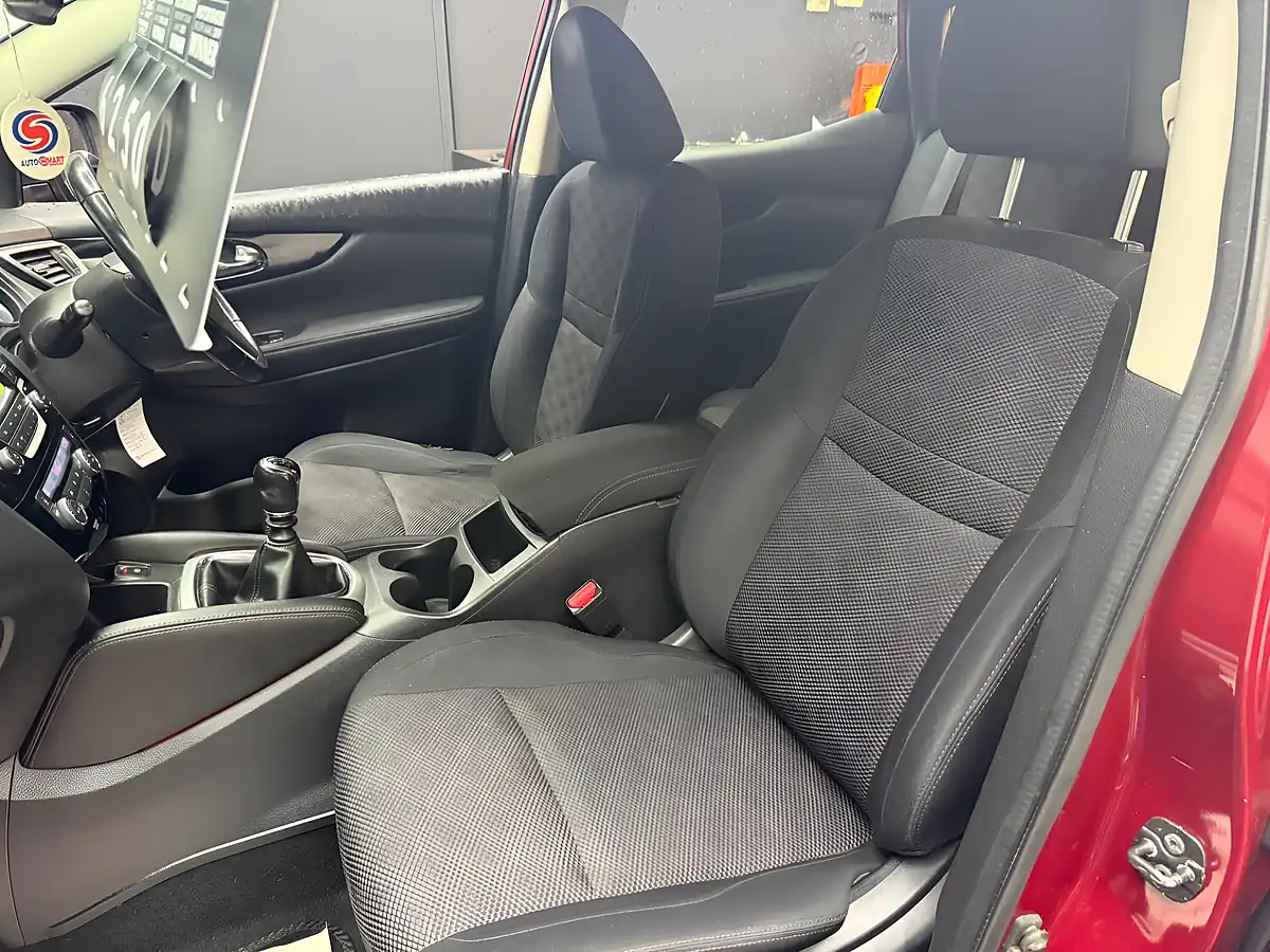 Used 2017 Nissan Qashqai Acenta Red - Interior and Exterior details 16