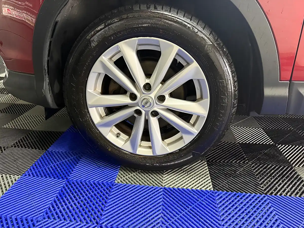 Used 2017 Nissan Qashqai Acenta Red - Interior and Exterior details 19