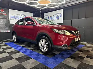 Used 2017 Nissan Qashqai Acenta Red - Interior and Exterior details 4