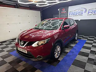 Used 2017 Nissan Qashqai Acenta Red - Interior and Exterior details 6