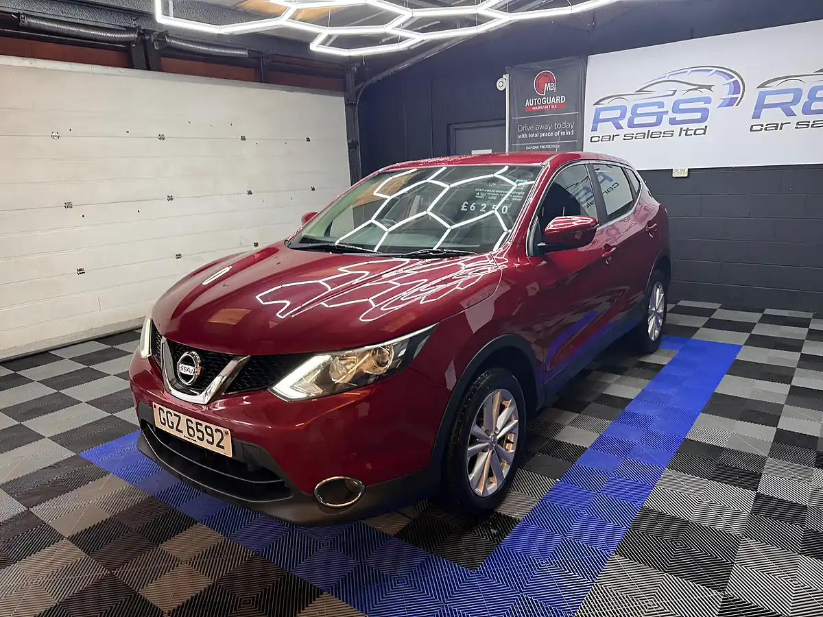 Used 2017 Nissan Qashqai Acenta Red - Interior and Exterior details 6
