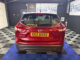 Used 2017 Nissan Qashqai Acenta Red - Interior and Exterior details 8