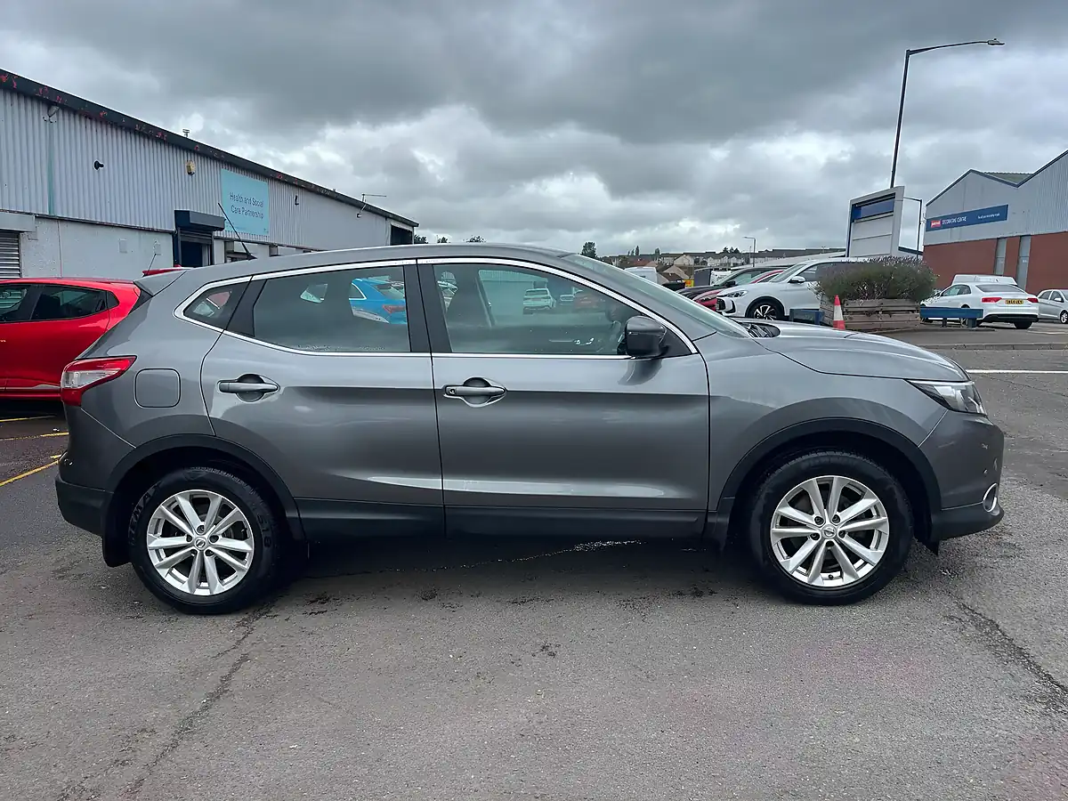 Used 2017 Nissan Qashqai Acenta Xtron Grey - Interior and Exterior details 4