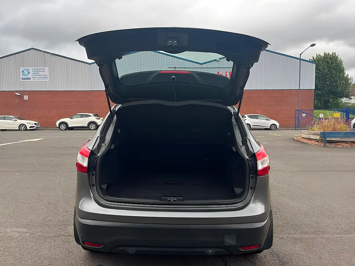 Used 2017 Nissan Qashqai Acenta Xtron Grey - Interior and Exterior details 7