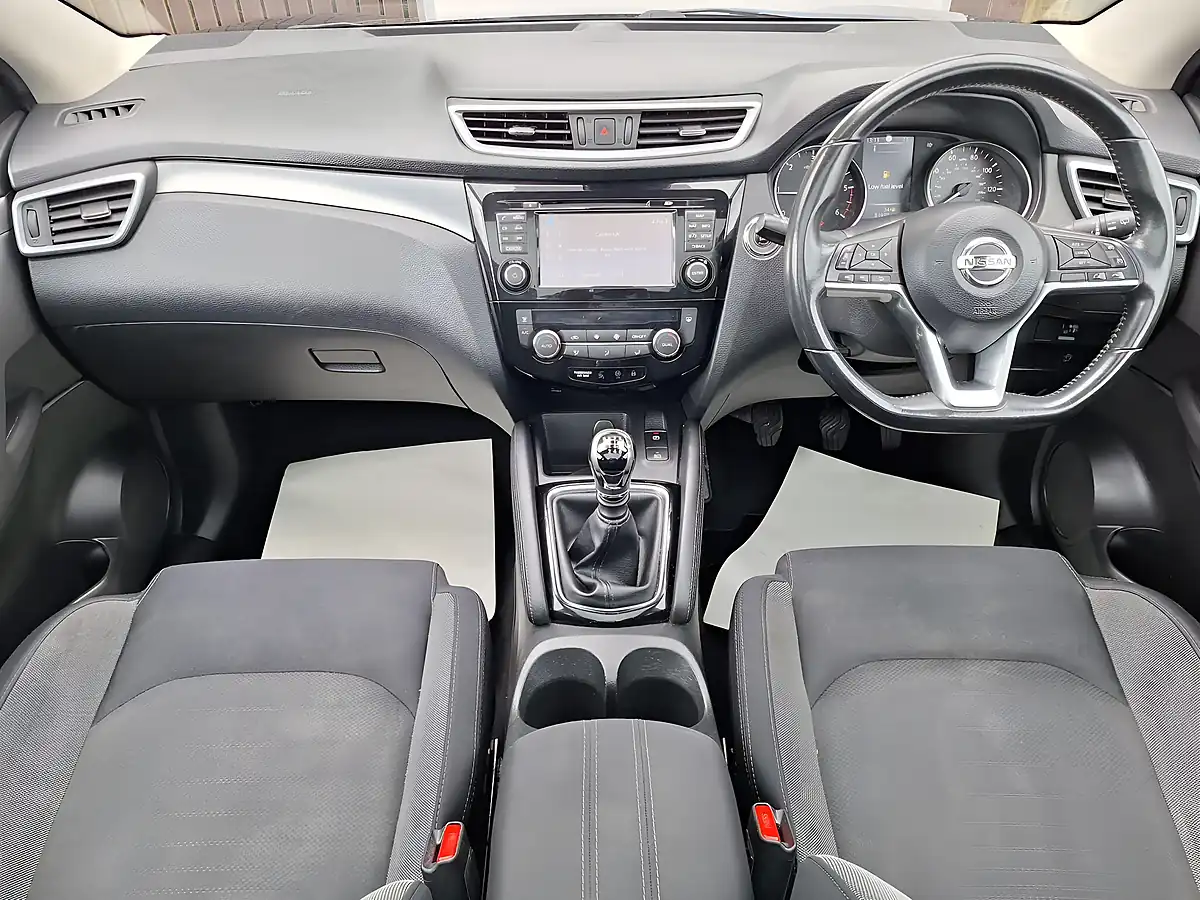 Used 2017 Nissan Qashqai N-Connecta Black - Interior and Exterior details 10