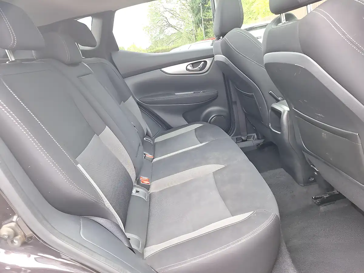 Used 2017 Nissan Qashqai N-Connecta Black - Interior and Exterior details 12