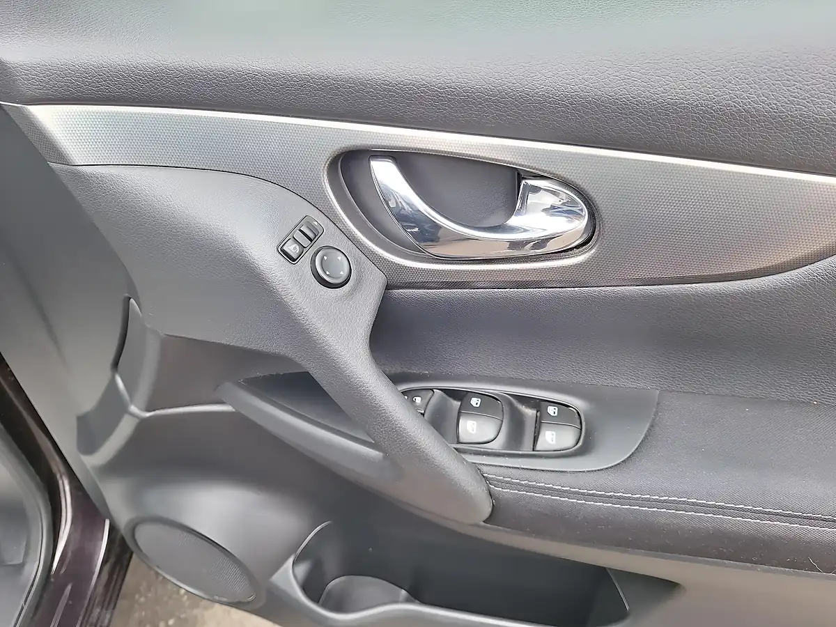 Used 2017 Nissan Qashqai N-Connecta Black - Interior and Exterior details 14