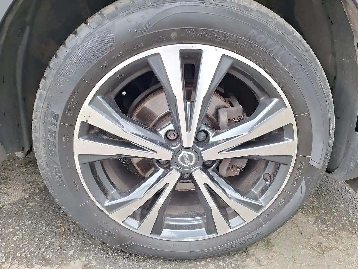 Used 2017 Nissan Qashqai N-Connecta Black - Interior and Exterior details 15