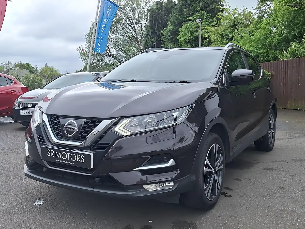Used 2017 Nissan Qashqai N-Connecta Black - Interior and Exterior details 3
