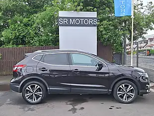 Used 2017 Nissan Qashqai N-Connecta Black - Interior and Exterior details 6