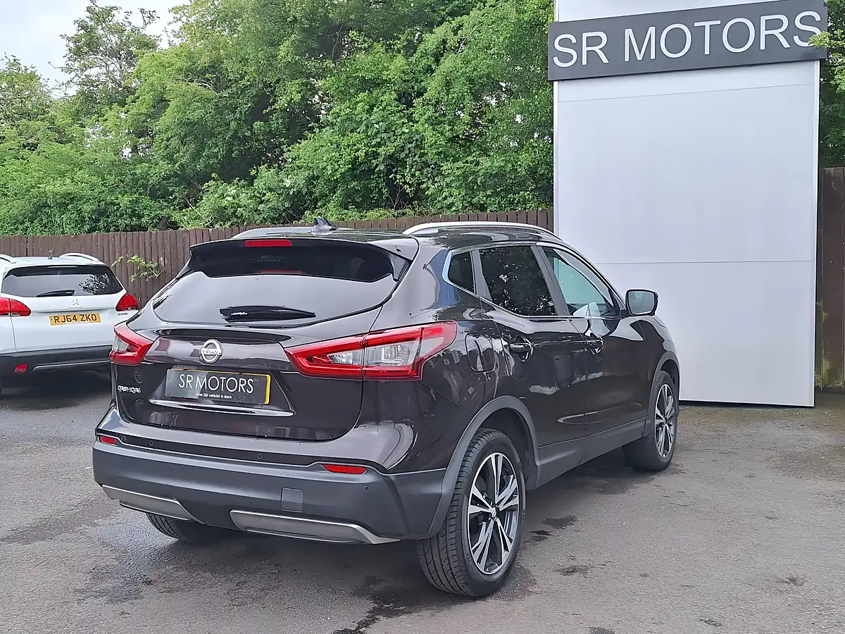 Used 2017 Nissan Qashqai N-Connecta Black - Interior and Exterior details 8