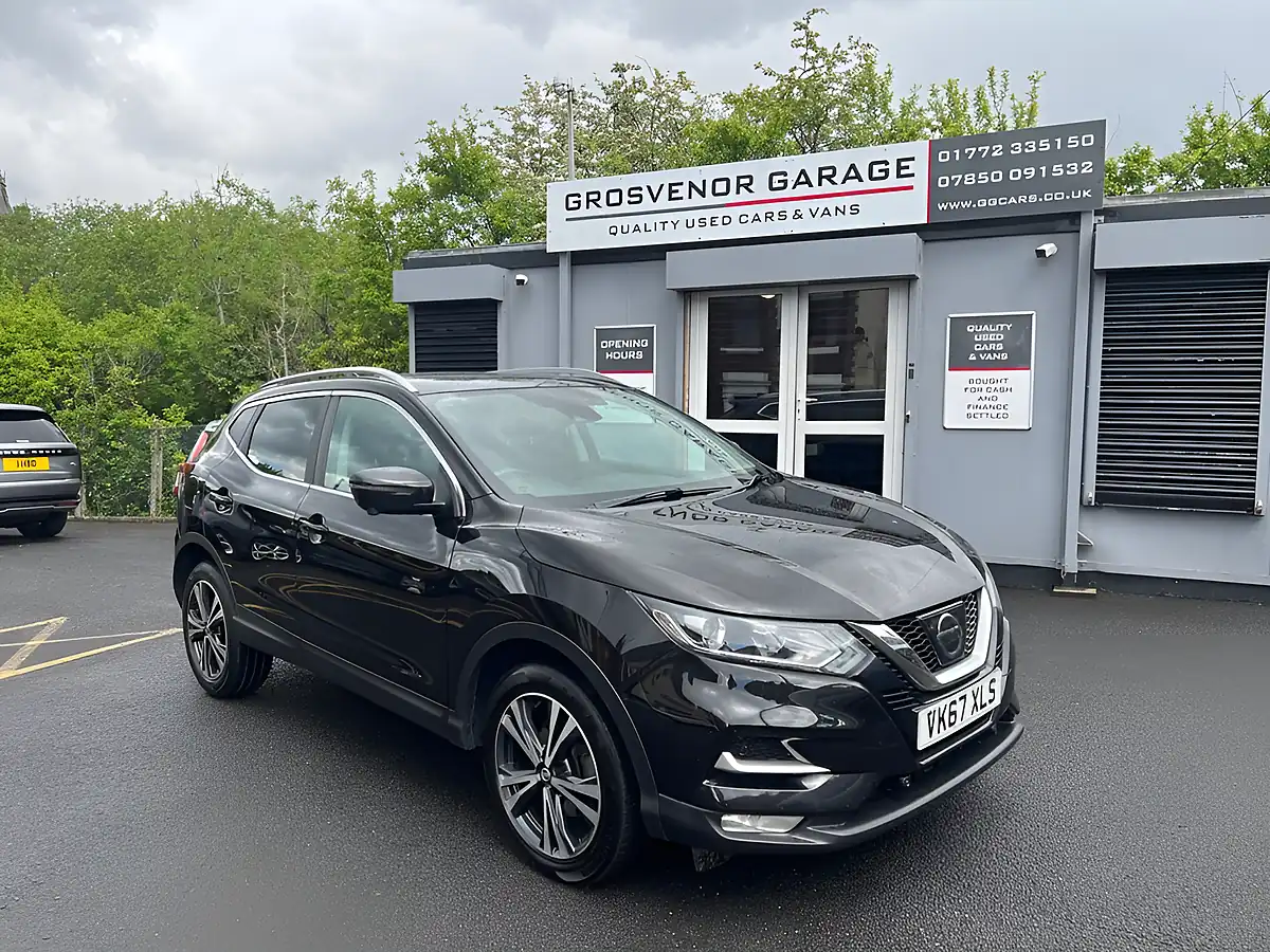 Used 2017 Nissan Qashqai N-Connecta Black - Front View