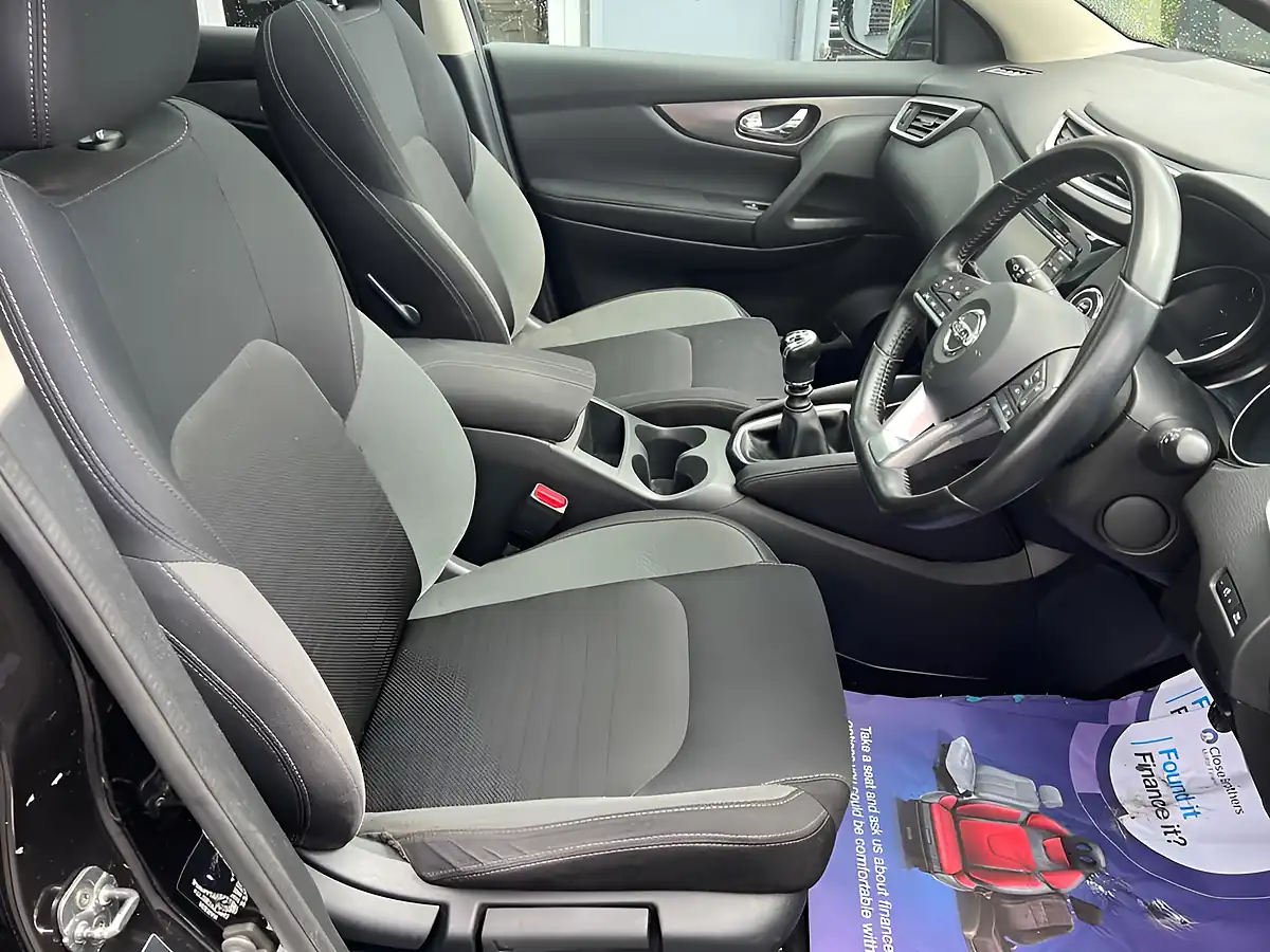 Used 2017 Nissan Qashqai N-Connecta Black - Interior and Exterior details 11