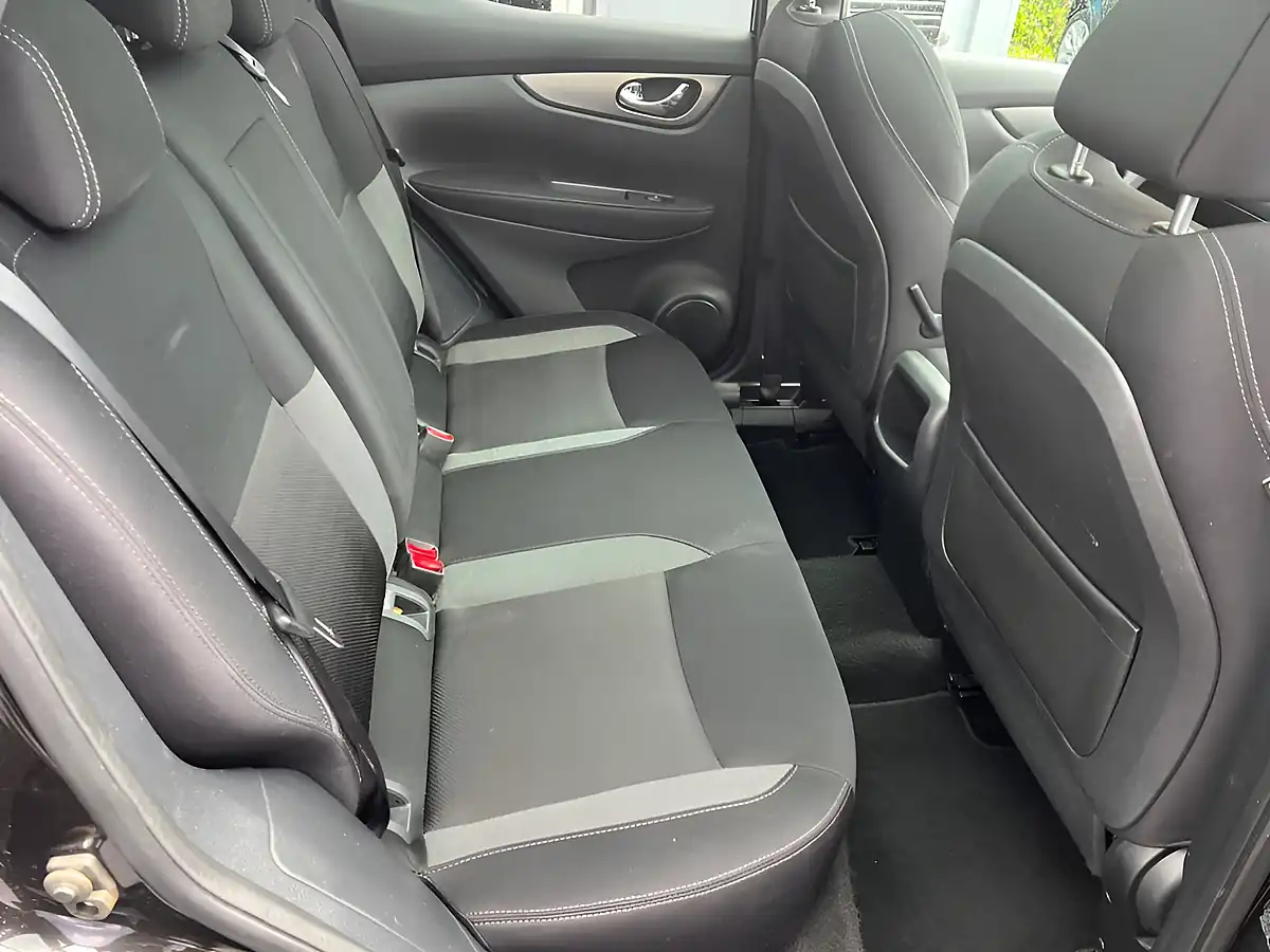 Used 2017 Nissan Qashqai N-Connecta Black - Interior and Exterior details 12