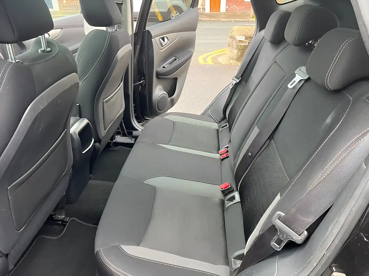 Used 2017 Nissan Qashqai N-Connecta Black - Interior and Exterior details 13
